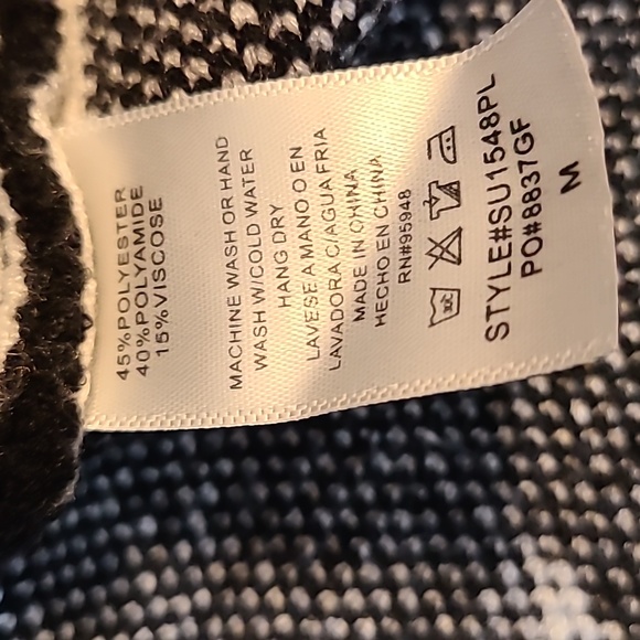 Pink Lily Star Print Sweater - Picture 9 of 12